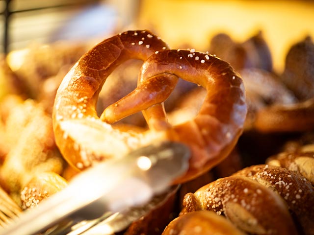 Brezel aus der Bäckertheke