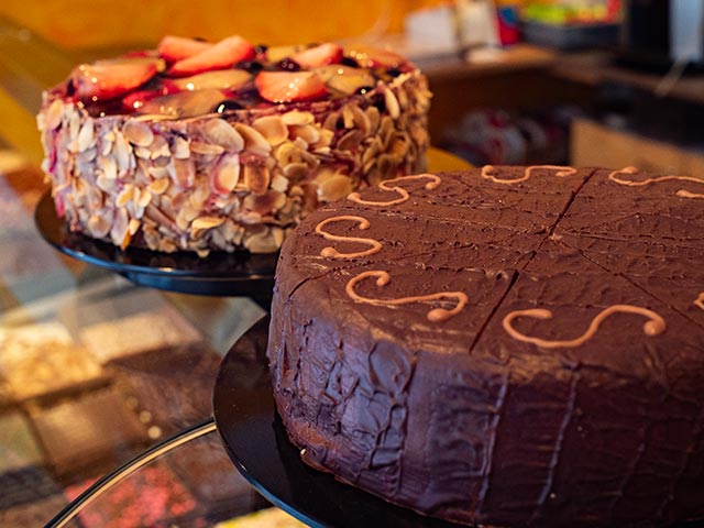 Schokokuchen und Obstkuchen