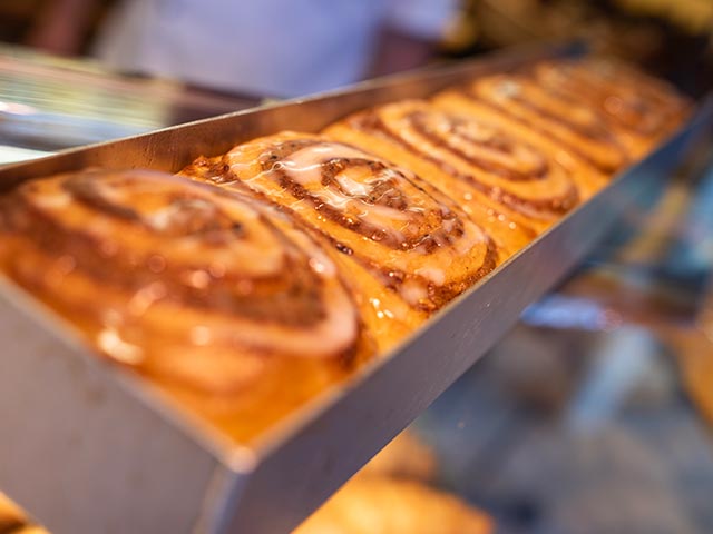 Zimtschnecken in der Backschale